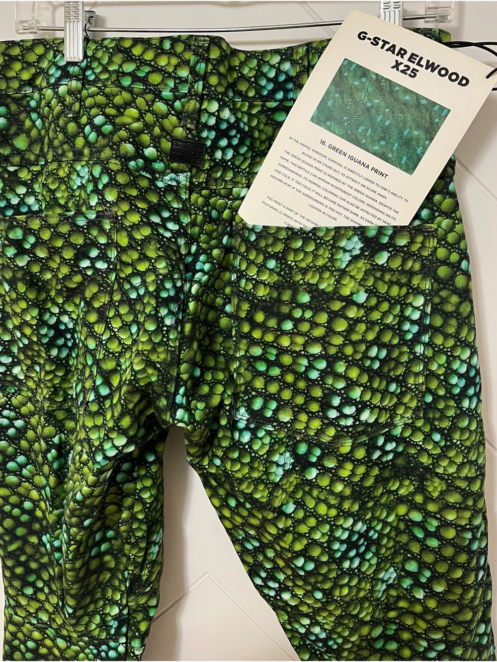 G-Star Printed Elwood Pants in Green and Teal Reptile Pattern Size W30/L30